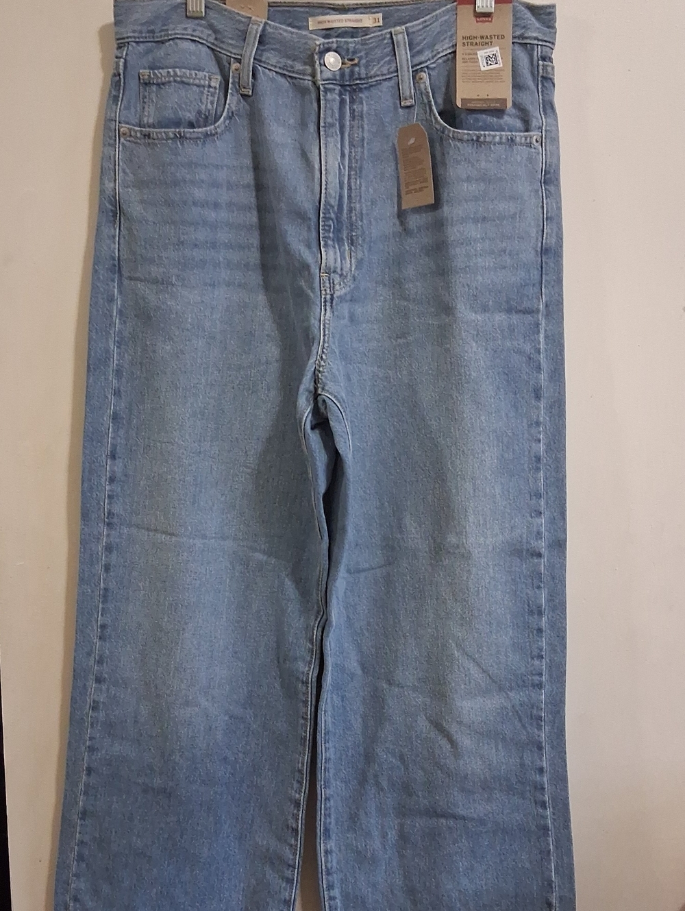 Levi's Women's Straight Jeans in Light Blue Wash Size 31x29